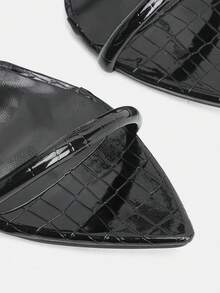 Glitzique Sandalias plateadas para mujer, nueva moda de verano 2025, sandalias planas cómodas y sexy para baile de salón, discoteca y club nocturno, con tiras negras - Negro - Ver 7