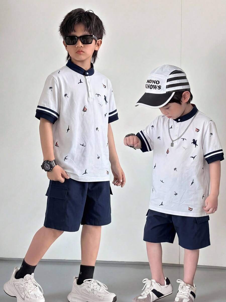 SHEIN 2件組 青少年男孩白色夏季復古家庭套裝，白色領 Polo 衫配小島印花，海軍藍短褲，休閒舒適穿搭