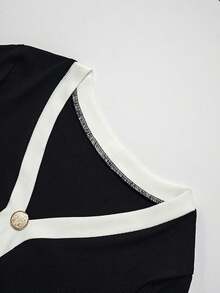 SHEIN PETITE Đầm dệt kim kiểu Pháp thanh lịch với viền tương phản, cài cúc phía trước, tay ngắn. - màu đen - Xem 3