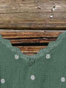 SHEIN VCAY Plus Size Women Daisy Embroidery Print V-Neck Ruffle Trim Loose Camisole - Olive Green - View 3