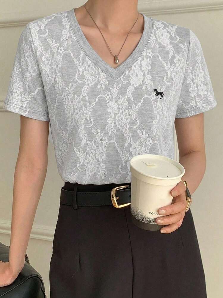 Women's Lace Patchwork V-Neck Embroidered Short Sleeve T-Shirt