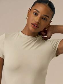 MUSERA ESSENTIALS 短袖连体紧身衣，春夏基础款，可爱休闲，适合度假、假日、音乐会、秋季返校、秋冬季、办公室工作等场合，优雅百搭。 - 米色 - 查看 4