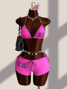 Swim SXY Set de 3 piezas: Top de bikini con tirantes finos y estampado sexy, Bottom de triángulo con lazos laterales y shorts - Multicolor - Ver 5