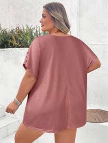 SHEIN CURVE+ Plus Contrast Lace Dolman Sleeve Tee Boho Vacation - Redwood - View 2