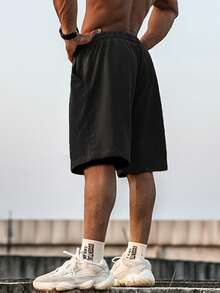 Manfinity Homme Celana Pendek Pria Kolor Kantong Plain Casual - Hitam - View 2
