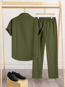 Manfinity Homme Setelan Kasual Pria Lengan Pendek dan Celana Warna Polos - Hijau Tentara - View 2