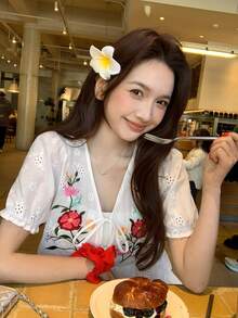 DAZY 女士V领韩版刺绣花卉上衣 夏季 - 白色 - 查看 6