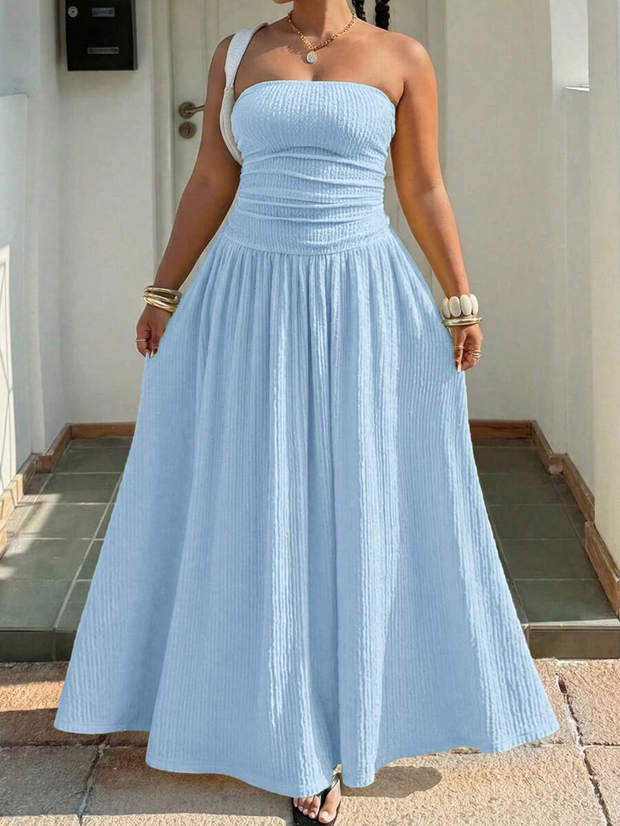 SHEIN EZwear Gaun Bandeau Berkerut Gaya Liburan Kasual Musim Panas untuk Wanita Ukuran Plus, Warna Polos, Kain Bertekstur, - Baby Blue - View 1