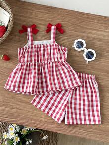 SHEIN Bộ đồ thường ngày cho bé gái gồm áo hai dây và quần short kẻ caro thêu hình dâu tây. - Đỏ - Xem 2