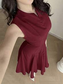 Feyla Gaun Mini Kasual Lengan Pendek dengan Desain Resleting Warna Polos untuk Wanita - Burgundy - View 7
