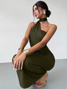 Firerie 这款女士摩卡色不对称无肩带连衣裙，领口飘逸，尽显优雅气质。时尚长裙饰有飘逸的缎带，是春夏休闲穿着的理想之选。褶裥腰身设计，适合通勤、展现优雅、性感魅力、度假、海滩、波西米亚风、夏威夷风情、音乐节、派对和工作场合。 - 軍綠色 - 查看 4