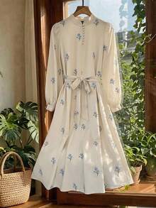 Modelyn Đầm nữ in hoa, thắt eo, cổ đứng, tay dài. - trắng - Xem 10