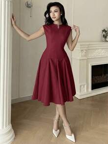 Feyla Gaun Mini Kasual Lengan Pendek dengan Desain Resleting Warna Polos untuk Wanita - Burgundy - View 5