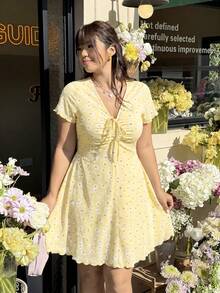 GalTyme Plus Size Women V-Neck Allover Print Ruched Fashion Date Party Dress - Pale Yellow - View 6