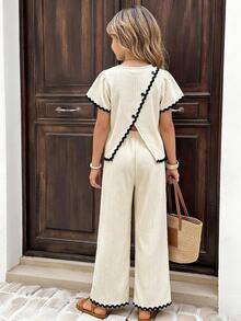 SHEIN Bộ đồ 2 món cho bé gái tuổi teen, áo màu trắng tinh với họa tiết sọc dọc, kiểu dáng thoải mái, tay phồng và viền bèo nhún màu đen tương phản, kết hợp với quần dài ống rộng cùng màu, thích hợp cho bữa ăn trưa hoặc những buổi hẹn hò thường ngày. - Màu be - Xem 5
