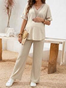 SHEIN Conjunto de 2 piezas de camisa de manga corta con cuello en V de encaje contrastante y pantalones para maternidad, casual de verano para sesión de fotos de maternidad - Albaricoque - Ver 4