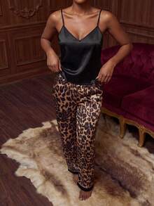Bare Chapter Set Piyama Atasan Camisole Sutra Imitasi & Celana Panjang Motif Leopard - MultiWarna - View 6