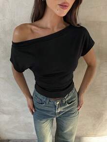 Aloruh 女士夏季休闲不对称肩短袖蝙蝠袖上衣，紧身针织杏色百搭T恤 - 黑色 - 查看 5