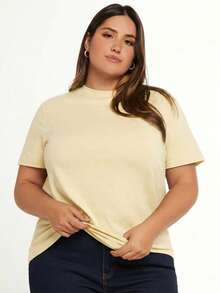 SHEIN BASICS Áo thun ngắn tay màu trơn dành cho nữ cỡ lớn, kiểu dáng thường ngày, đa năng. - Màu be - Xem 1