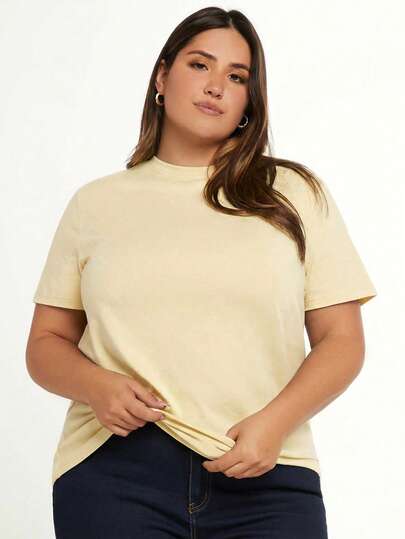 SHEIN BASICS Áo thun ngắn tay màu trơn dành cho nữ cỡ lớn, kiểu dáng thường ngày, đa năng.