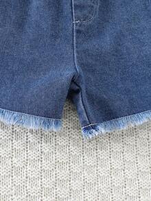 SHEIN Explorewe 这款三件套复古甜美休闲女童套装，采用柔软梭织面料，饰有可爱的粉色蝴蝶结和条纹数码印花图案；白色长袖衬衫，纽扣前开襟，面料舒适柔软；粉色无袖针织露脐上衣，可叠穿；搭配浅蓝色时尚牛仔短裤，适合日常穿着、上学、外出、度假、聚会和节日等场合。 - 粉色 - 查看 7