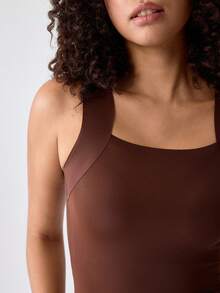 Loungeista 1 pieza Camisola de compresión para mujer, faja sin mangas cómoda, top corto de fitness con entrenador de cintura, ajuste ceñido 2 en 1 con sujetador acolchado, camiseta interior de unicolor para el verano - Marrón - Ver 8