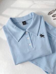 Flirla 女士休闲简约 Polo 领马绣修身 T 恤 + 低腰迷你裙裤套装 - 淺藍色 - 查看 3