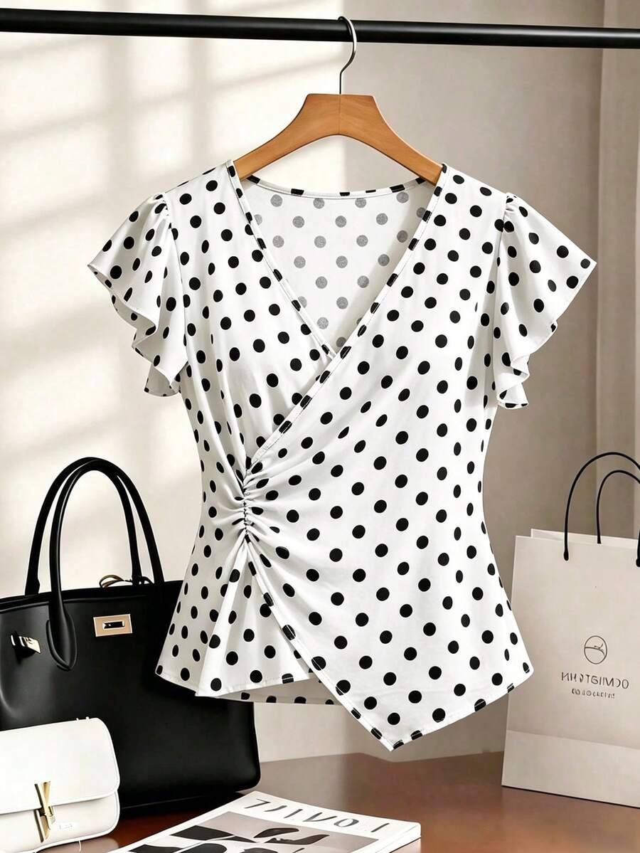 GlowEve CURVE Nueva llegada Blusa elegante de lunares para mujer de talla grande, mangas con volantes, cuello en V, estilizadora, adecuada para primavera y otoño, top grácil para ir a la oficina, minimalista y elegante - Blanco y Negro - Ver 1