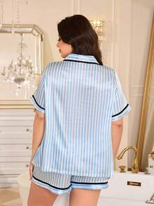 SHEIN Conjunto de pijama de manga corta a rayas rosa de seda sintética talla grande - Azul y blanco - Ver 2