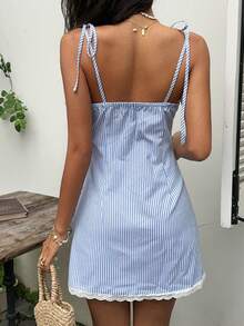 Vestido mini de tirantes con diseño de encaje francés vintage y parches de cuadros azules, con diseño de espalda abierta en línea A, ajustado y estilizador, vestido de verano jugue - Azul - Ver 7