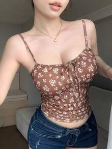 Joudiya ملابس علوية كامي مقصر بتصميم نحيف وبدون أكمام مزخرف بنقشة زهور صغيرة للصيف، ملابس علوية بوهيمي للعطلات - بني - مشاهدة 7