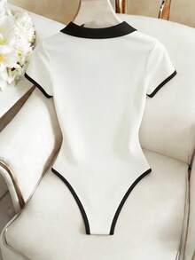 SHEIN Franclia 女士休闲日常通勤撞色滚边 Polo 领罗纹针织连体衣，夏季 - 黑與白 - 查看 2