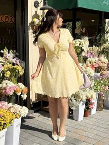 GalTyme Plus Size Women V-Neck Allover Print Ruched Fashion Date Party Dress - Pale Yellow - View 3