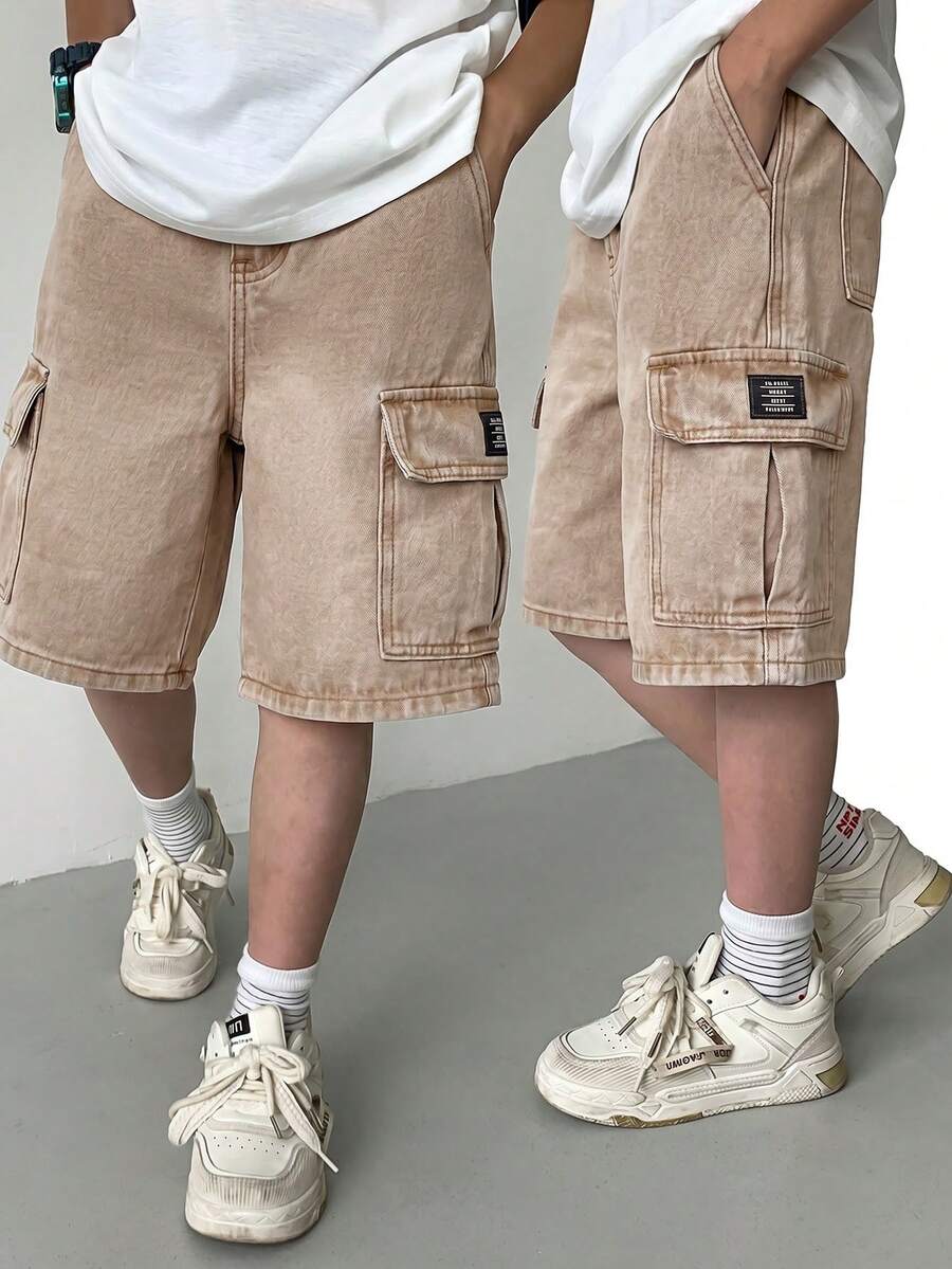 SHEIN Little Byeori 青少年男孩时尚休闲 Y2K 复古酷炫工装口袋设计宽松舒适的牛仔短裤,适合日常穿着,也适合春夏锐舞派对和海滩穿着。 - 卡其色 - 查看 1