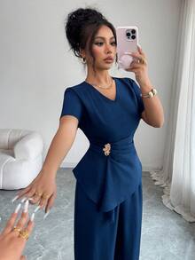 Selianne 女士时尚V领收腰不规则下摆金属纽扣短袖上衣搭配直筒裤两件套，适合派对、约会、用餐、节日、日常休闲、通勤和度假穿着。 - 藍色 - 查看 4