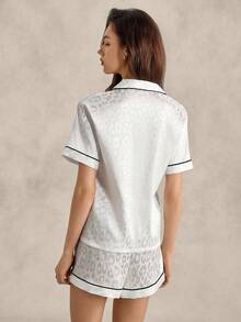 EverLounge Bộ đồ ngủ/Pjama màu trắng, áo cánh và quần đùi bằng vải satin họa tiết da báo Jacquard tương phản - trắng - Xem 2