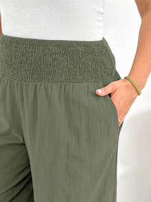 SHEIN Essnce Quần short vải lanh đen ống rộng, thoải mái, thoáng mát, dễ chịu cho nữ cỡ lớn, thích hợp mặc hàng ngày vào mùa xuân và hè. Kiểu dáng đơn giản, quần ống rộng, quần vải lanh nữ, trang phục đi nghỉ mát. - Màu xanh Ô liu - Xem 5