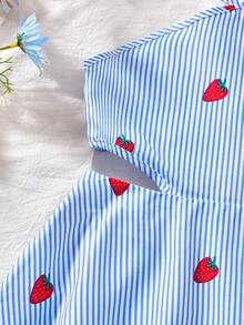 Elladie kids Đầm chữ A cổ yếm màu xanh nhạt và trắng kẻ sọc dọc in hình dâu tây ngọt ngào cho bé gái, chất liệu vải dệt mềm mại, rủ nhẹ, thích hợp cho kỳ nghỉ, mặc hàng ngày, dự tiệc, phong cách công chúa. - Màu xanh lam - Xem 4