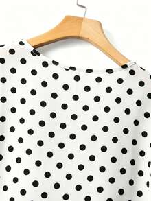 GlowEve CURVE Nueva llegada Blusa elegante de lunares para mujer de talla grande, mangas con volantes, cuello en V, estilizadora, adecuada para primavera y otoño, top grácil para ir a la oficina, minimalista y elegante - Blanco y Negro - Ver 5