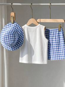 SHEIN Playful Pals 3件組男嬰夏季套裝 白色時尚字母印花背心上衣 藍白格紋休閒短褲 搭配帽子 可愛海灘度假節日戶外穿搭 - 藍色 - 查看 6