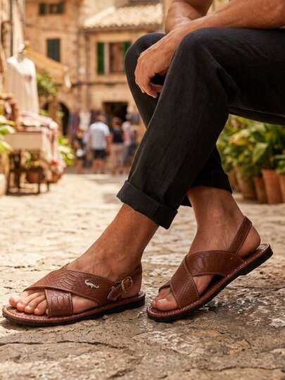 Sandalias Marrón para Hombre con Grabado Reptil y Detalle Metálico – Diseño Diferente para Tu Día a Día