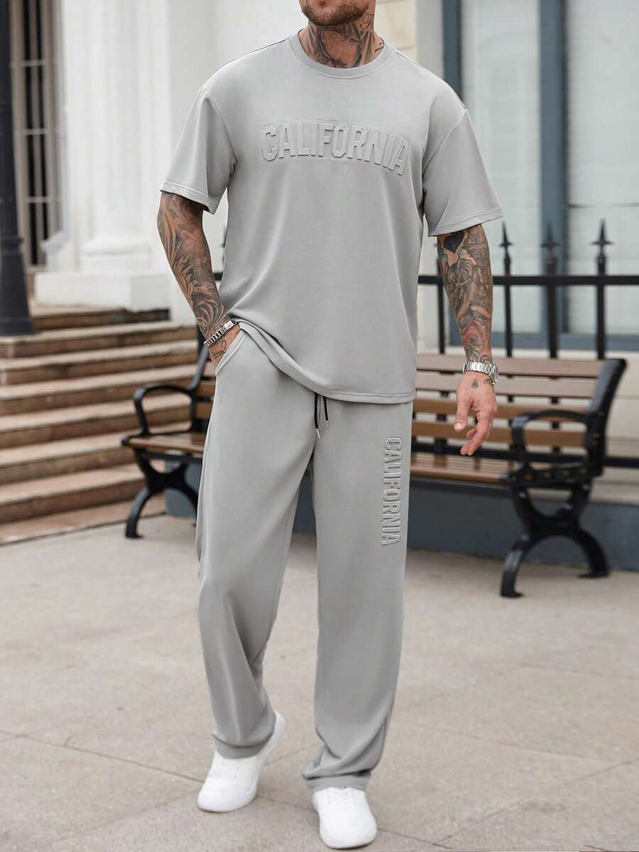 Manfinity Homme 男士休闲字母压花短袖T恤和抽绳腰长裤套装,夏季男士两件套运动裤男装套装 - 淺灰色 - 查看 1
