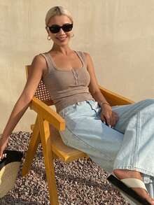 DAZY Top de camiseta ajustada de cuello cuadrado acanalado para mujer, verano - Caqui - Ver 4