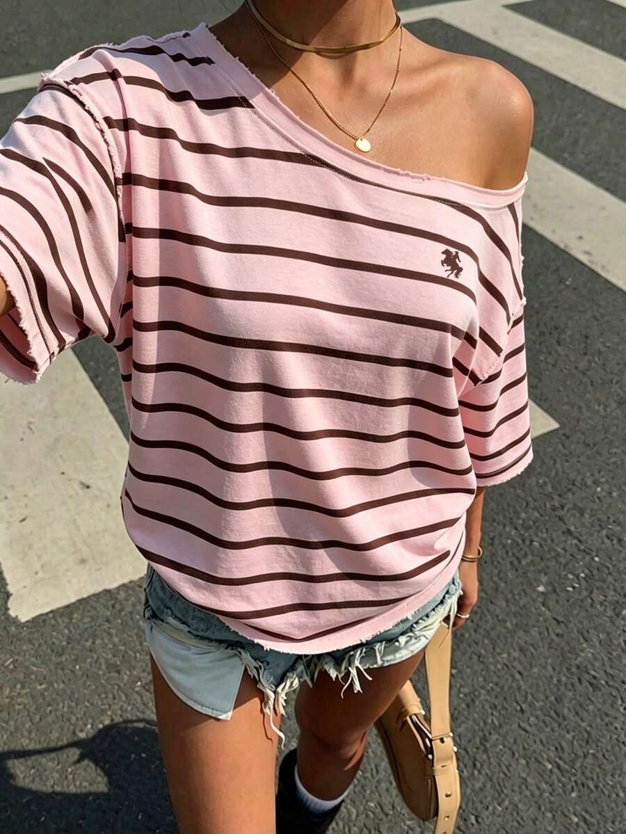 SHEIN EZwear 女款夏季休閒粉色條紋T恤,街頭風學院印花落肩短袖寬鬆上衣,適合城市度假與音樂節 - 彩色 - 查看 1