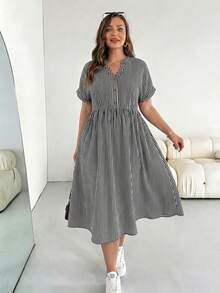 SHEIN Tall CURVE Damen Große Größen V-Ausschnitt gestreiftes gerafftes Casual Party Kleid - Schwarz und Weiss - Übersicht 5
