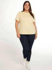 SHEIN BASICS Áo thun ngắn tay màu trơn dành cho nữ cỡ lớn, kiểu dáng thường ngày, đa năng. - Màu be - Xem 3