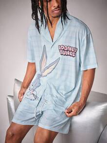 LOONEY TUNES X SHEIN Bộ đồ ngủ nam mùa hè in hình hoạt hình kẻ caro ngộ nghĩnh, dáng rộng, gồm áo sơ mi và quần short. - Màu xanh nhạt - Xem 1