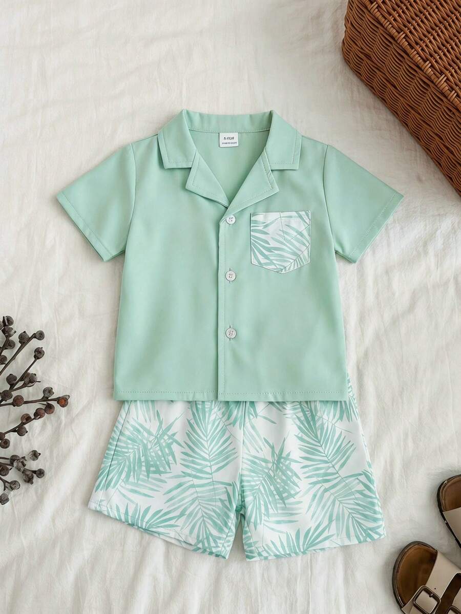 SHEIN Vintaside Kids Conjunto de Camisa de Manga Curta e Shorts com Estampa Engraçada de Animal Selvagem para Meninos Pequenos, Casual para Férias de Primavera/Verão - Verde - Visão 1