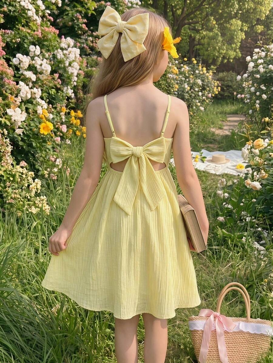 SHEIN 少女休閒日常百搭舒適修身細肩帶露背蝴蝶結公主洋裝,淺黃色/淡黃色,適合海灘度假、夏威夷海邊 - 黃色 - 查看 1