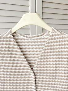 SHEIN Áo tank top không tay cổ chữ V cài cúc phía trước, họa tiết kẻ sọc dành cho bé gái tuổi teen, kiểu áo kẻ sọc, thích hợp mặc mùa xuân hè thu, đi làm, thanh lịch, thường ngày, mặc hàng ngày. - Màu Khaki - Xem 9